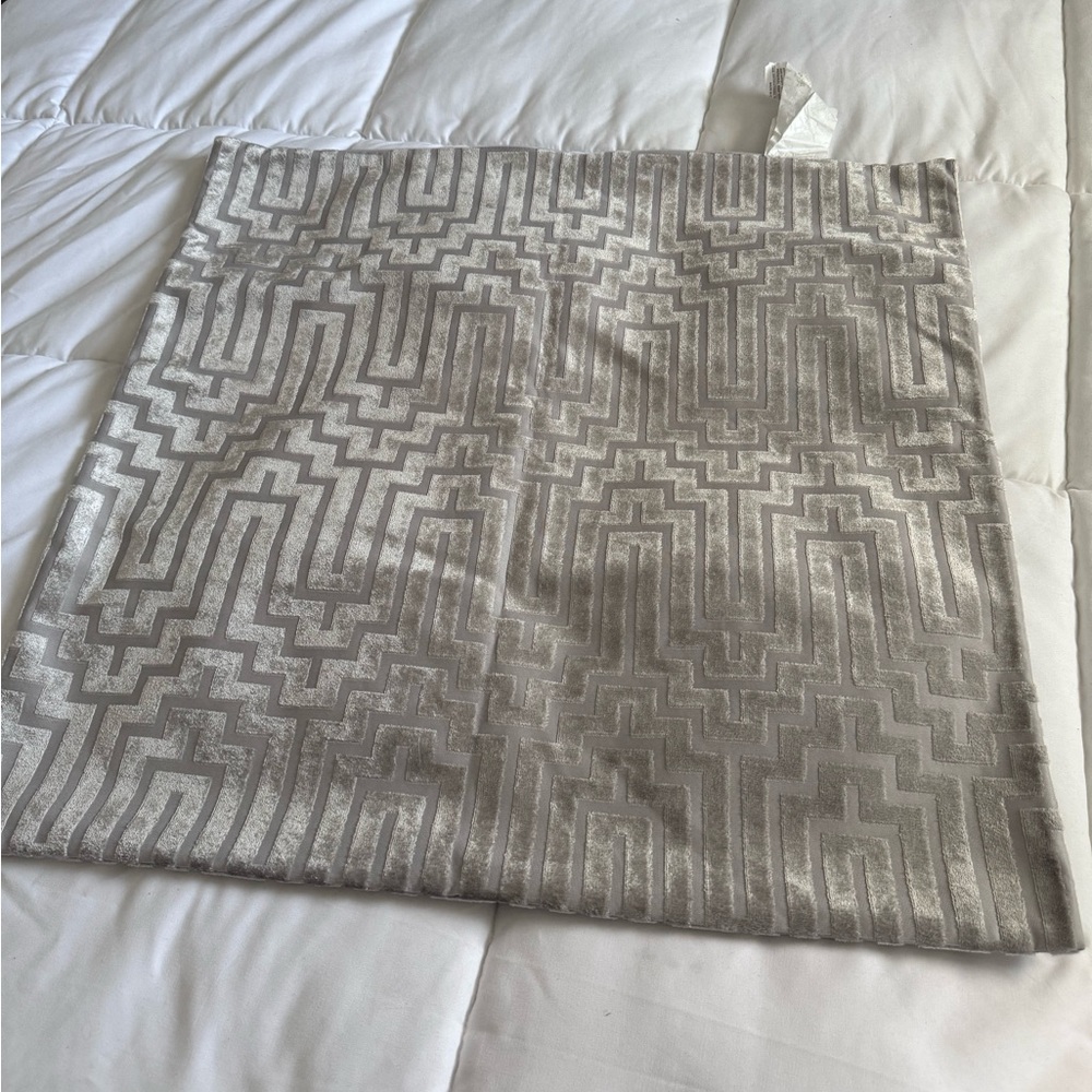 A Gallerie pillow insert 24x24 (2)